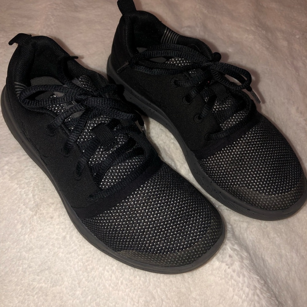 Under Armour Boys Sneakers  Sz 3Y